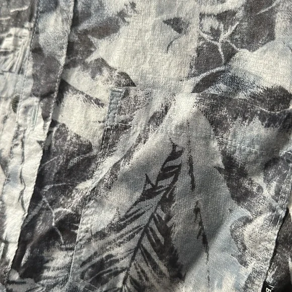 Billabong Medium Tailored short sleeve button down - Picture 3 of 3